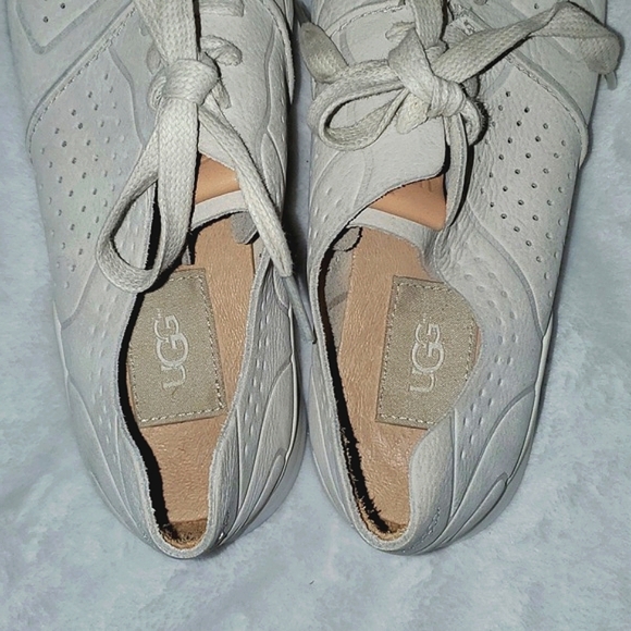 UGG Tye Sneaker Size Women's 8 - Picture 10 of 14